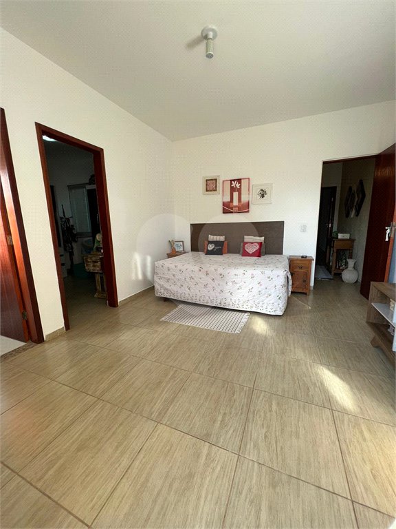 Sobrado à venda com 4 quartos, sendo 2 suítes,  em Nova Cerejeira, Atibaia, SP