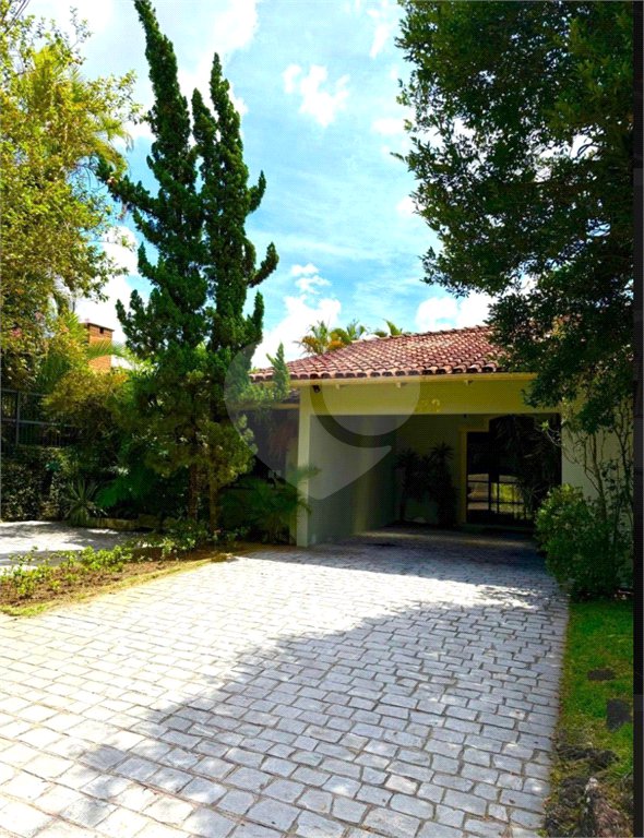 Casa à venda com 5 quartos, sendo 3 suítes,  em Jardim Leonor, São Paulo, SP