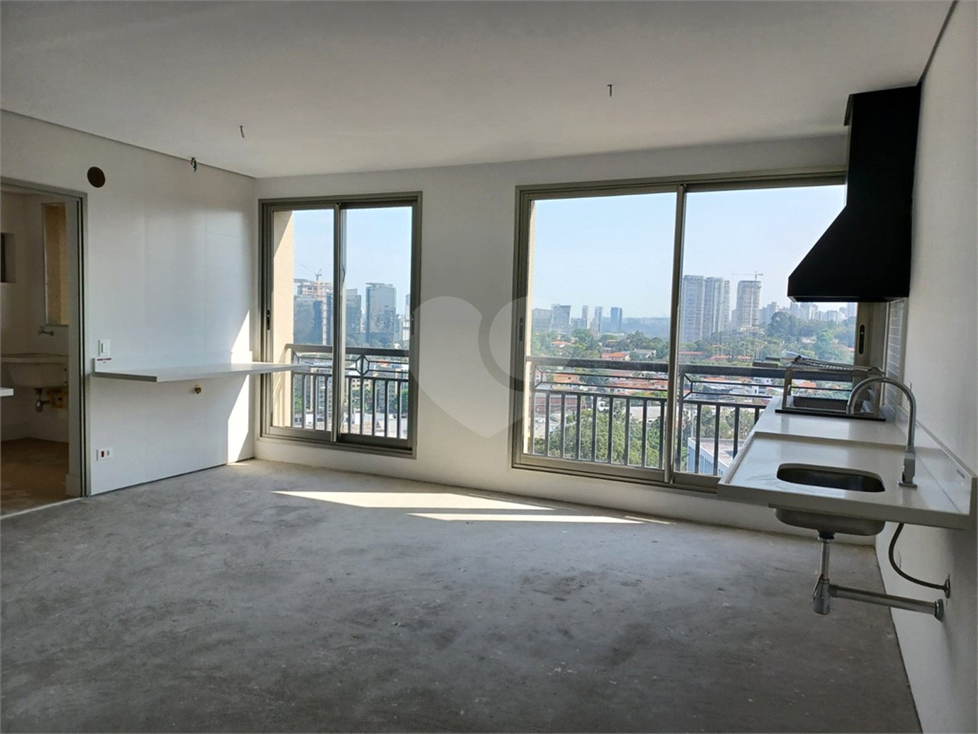 Apartamento à venda com 4 suítes em Real Parque, São Paulo, SP