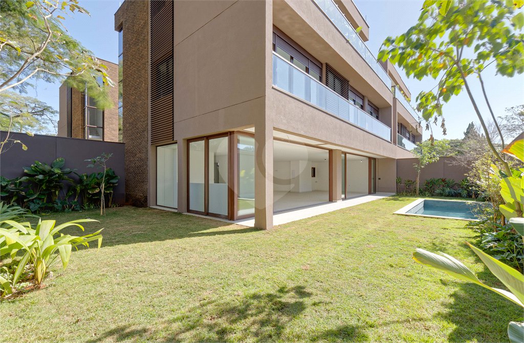 Casa à venda com 4 suítes no condomínio Casa Flora Badra, São Paulo - SP