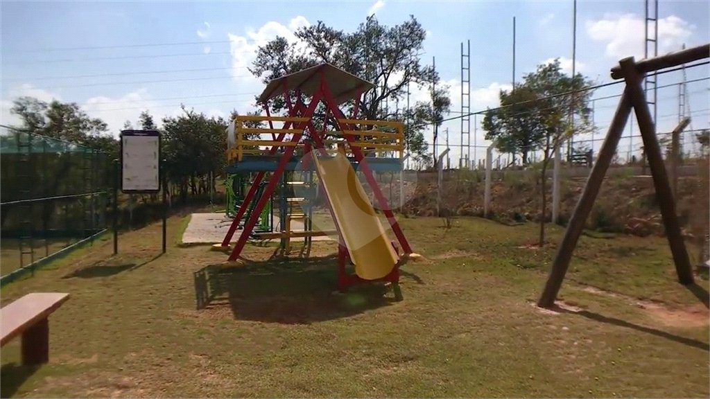 Terreno à venda com 1 suíte no condomínio Bosque dos Cambarás, Valinhos - SP