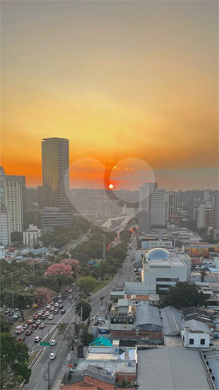 Apartamento à venda com 2 quartos, sendo 1 suíte, em Vila Olímpia, São Paulo, SP