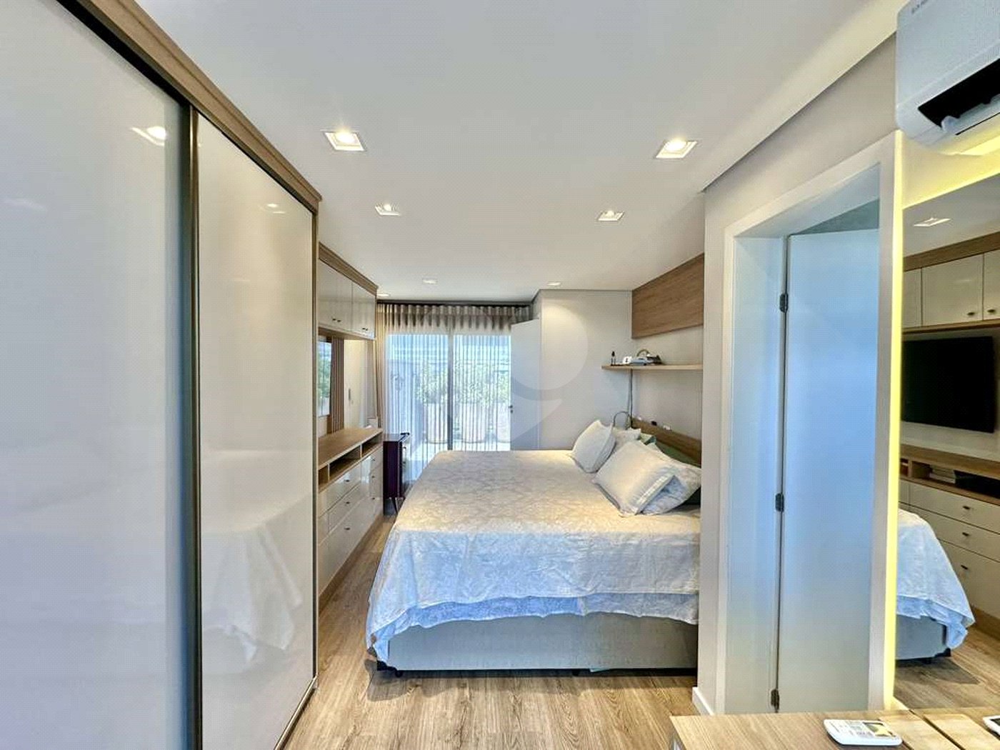 Casa à venda com 2 suítes no condomínio Gran Loft, Cotia - SP