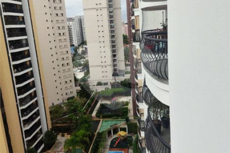Apartamento à venda com 3 quartos, sendo 1 suíte, em Indianópolis, São Paulo, SP