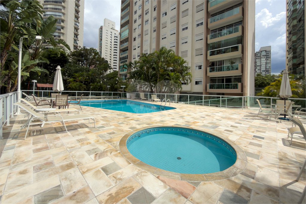Apartamento com 205 metros no Campo Belo