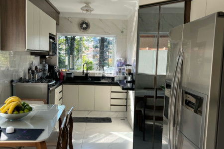 Casa à venda com 3 quartos, sendo 1 suíte,  em Retiro das Fontes, Atibaia, SP