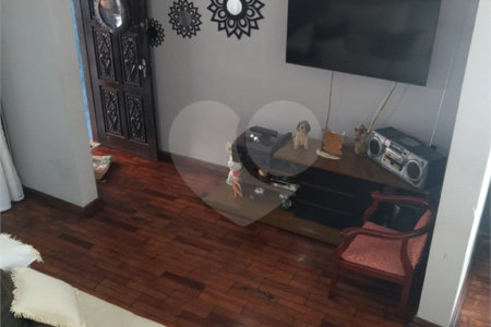 Sobrado à venda com 3 suítes em Vila Marari, São Paulo, SP