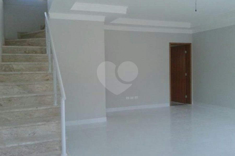 Sobrado à venda com 3 suítes em Vila Constança, São Paulo, SP