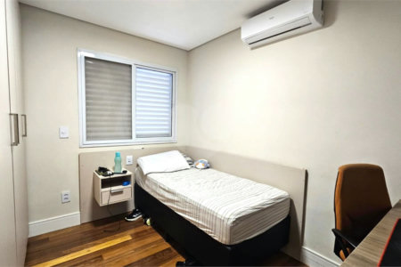 Casa à venda com 3 quartos, sendo 1 suíte, no condomínio Flora Park, São Paulo - SP