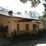 Casa à venda com 4 quartos, sendo 1 suíte, no condomínio Quinta da Cachoeira, Embu das Artes - SP