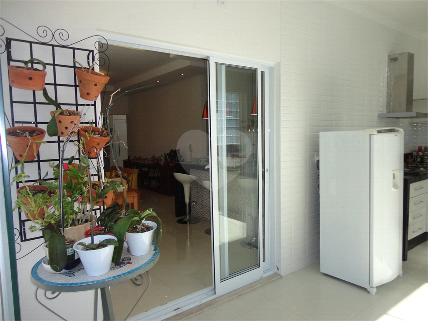 Casa à venda com 3 quartos, sendo 2 suítes, no condomínio Águas da Serra, Valinhos - SP