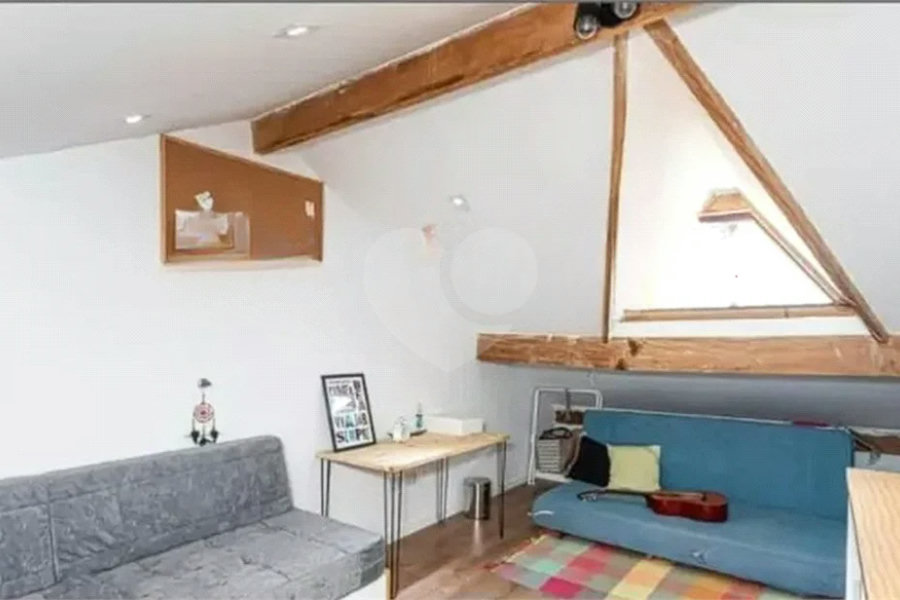Casa à venda com 3 quartos, sendo 2 suítes, no condomínio Residencial Erika, São Paulo - SP