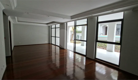 Casa à venda com 4 quartos, sendo 2 suítes, em Jardim Marajoara, São Paulo, SP