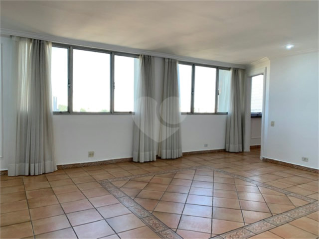 Apartamento à venda com 3 quartos, sendo 1 suíte,  em Alto da Boa Vista, São Paulo, SP