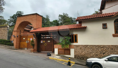 Casa à venda com 4 quartos, sendo 3 suítes, no condomínio Da Serra, São Paulo - SP