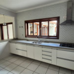 Casa à venda com 4 quartos, sendo 2 suítes, no condomínio Residencial Grape Village, Vinhedo - SP