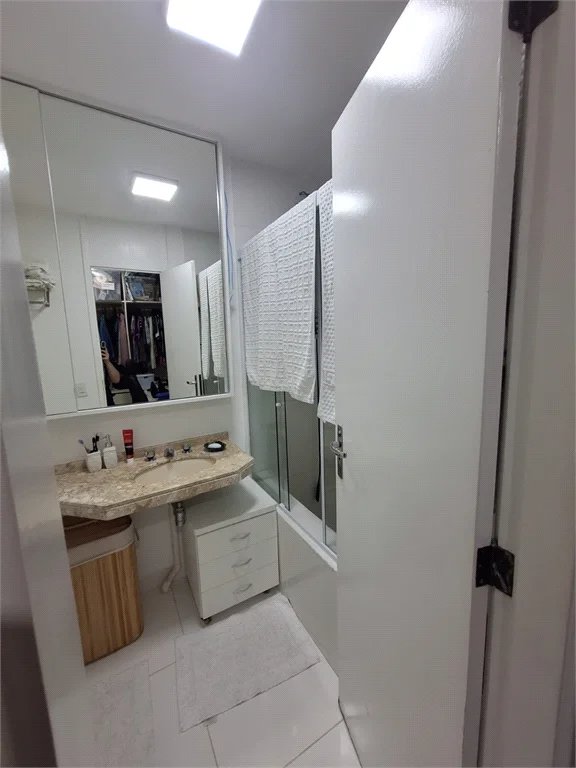 Casa à venda com 5 quartos, sendo 3 suítes, no condomínio Vila Panamericana, São Paulo - SP