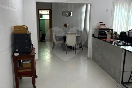 Casa à venda com 4 suítes em Vila Lavínia, Mogi das Cruzes, SP