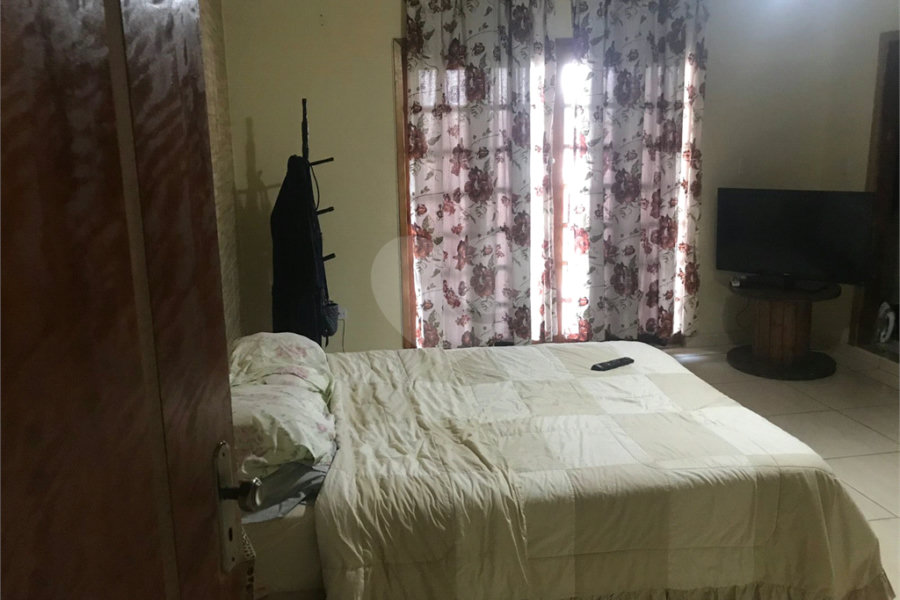 Sobrado à venda com 3 suítes em Barreiro, Mairiporã, SP