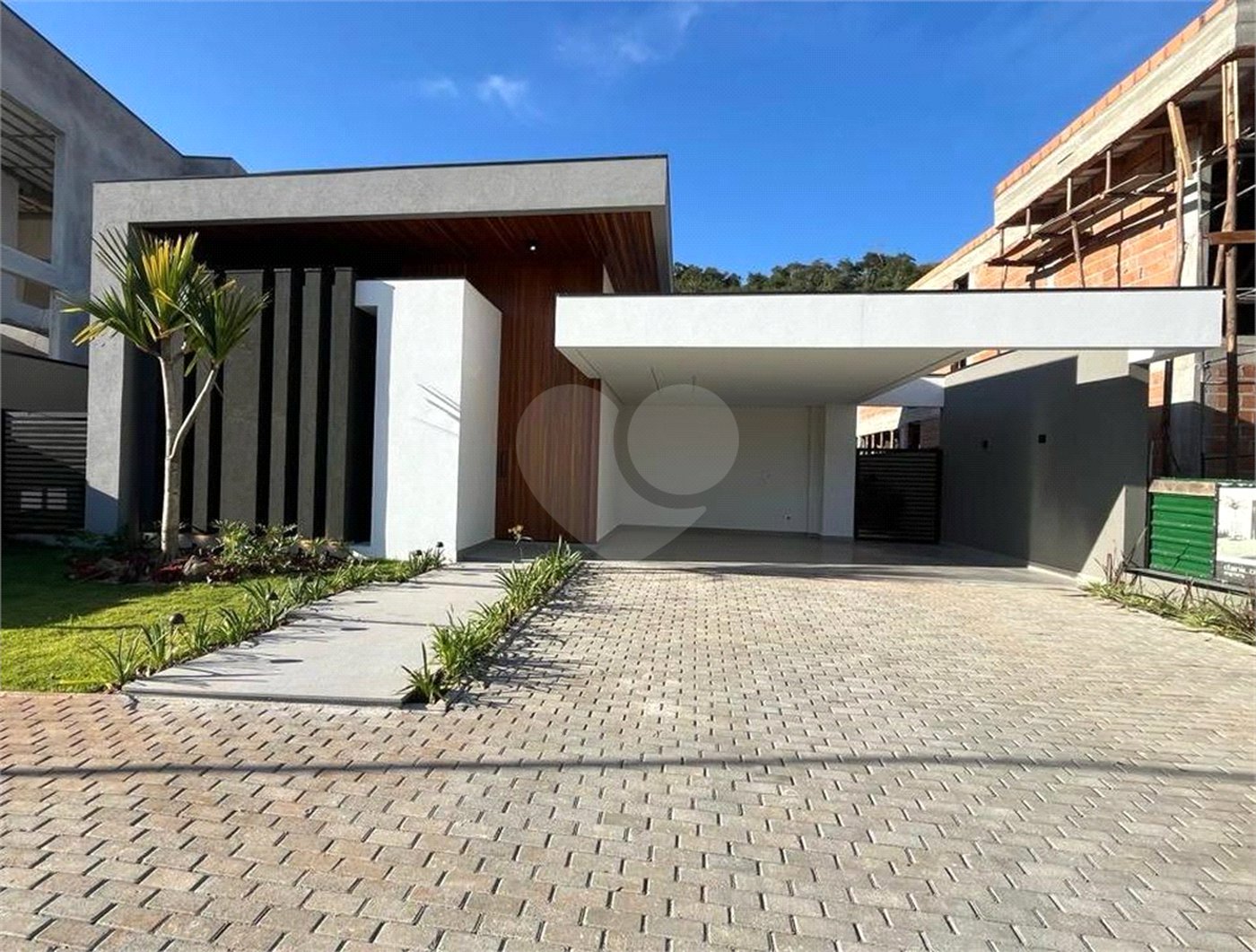 Casa à venda com 4 suítes no condomínio Residencial Granville, Atibaia - SP