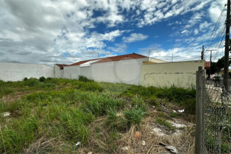 Terreno à venda em Jardim São João Batista, São Carlos - SP
