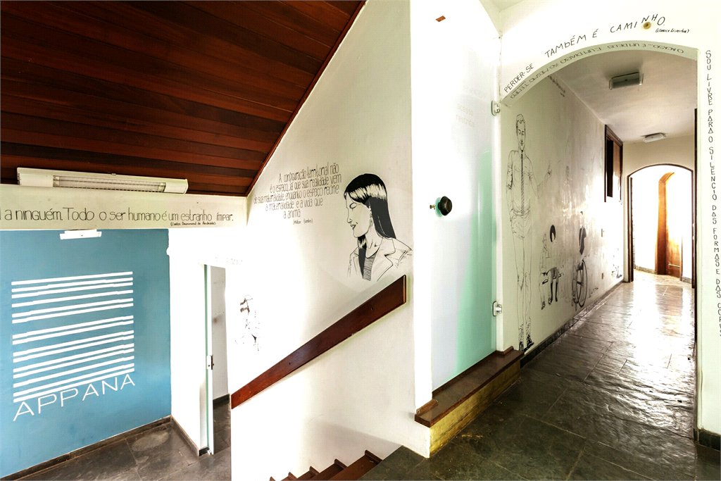Casa à venda com 4 quartos, sendo 1 suíte, em Jardim das Bandeiras, São Paulo, SP