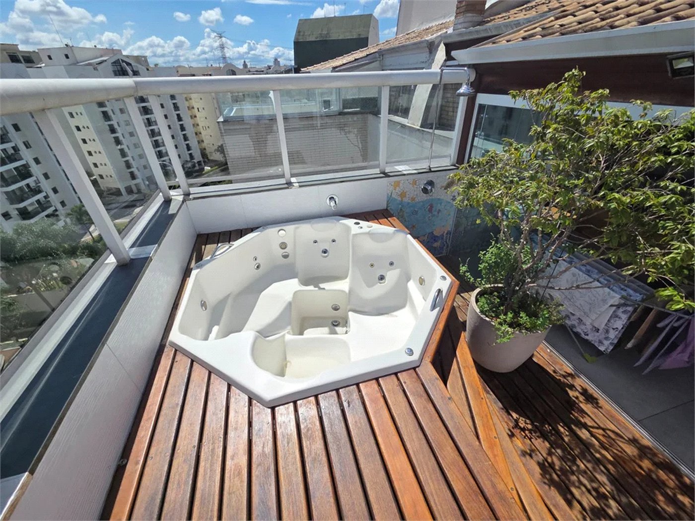 Cobertura à venda com 3 quartos, sendo 1 suíte, em Cidade São Francisco, São Paulo, SP