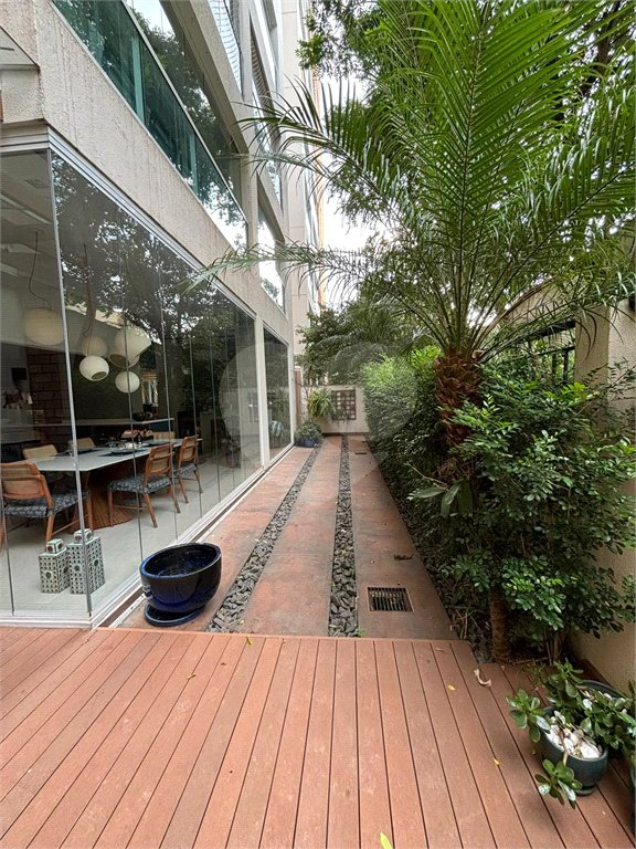 Apartamento Garden na Mooca de 322m² com 3 suítes e 5 vagas.