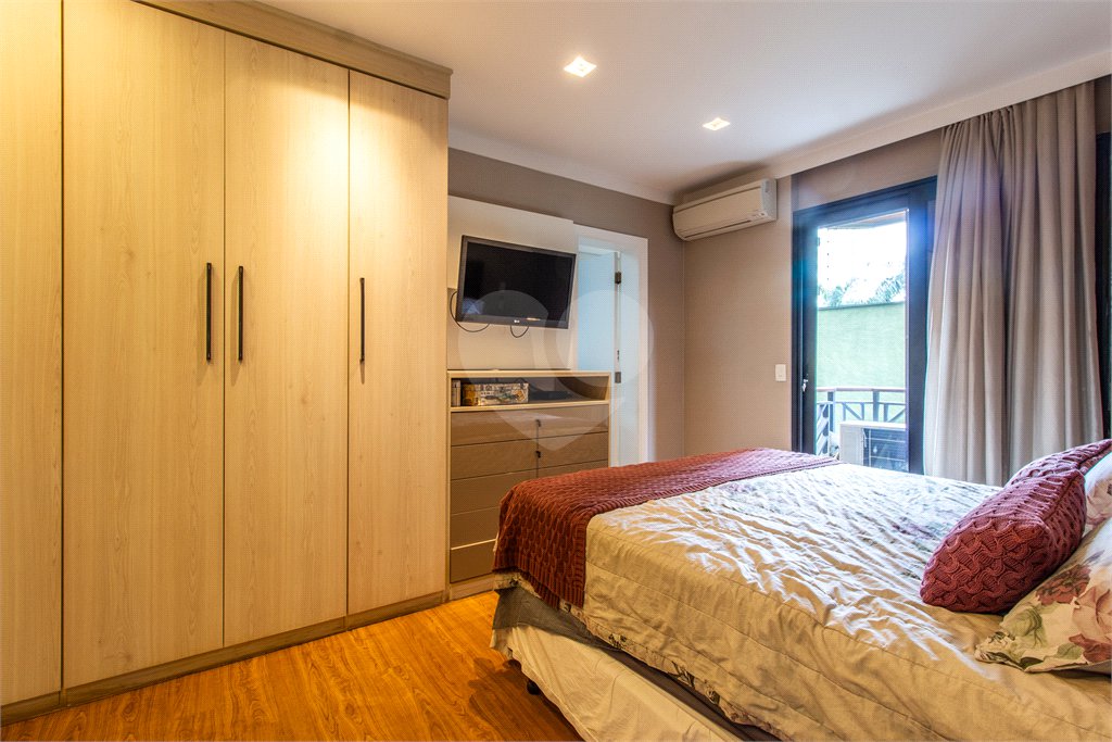 Apartamento à venda com 4 quartos, sendo 2 suítes,  em Vila Mariana, São Paulo, SP
