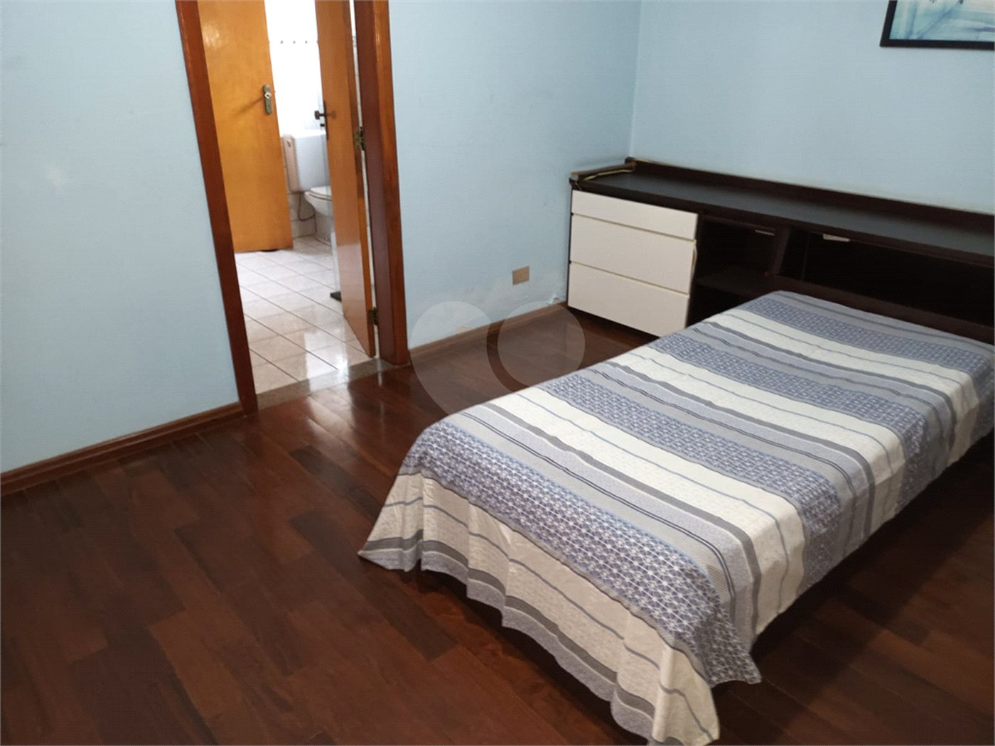 Casa à venda com 4 quartos, sendo 3 suítes, no condomínio Arujá 5, Arujá - SP