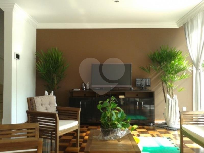 Casa à venda com 3 quartos, sendo 1 suíte, em Jardim Oriental, São Paulo, SP