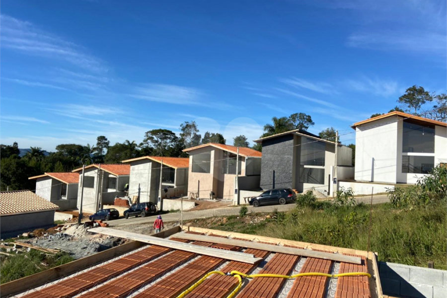 Casa à venda com 2 quartos, sendo 1 suíte,  no condomínio Águas de São Pedro, Mairiporã - SP
