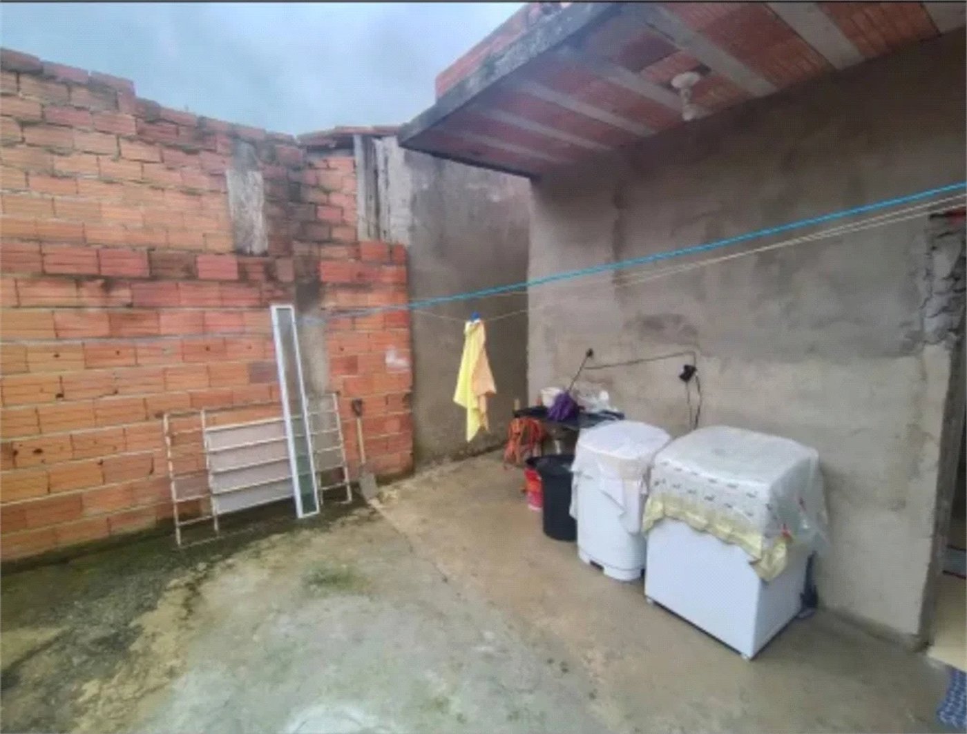 Casa à venda com 2 quartos no condomínio Antilhas, Cotia - SP