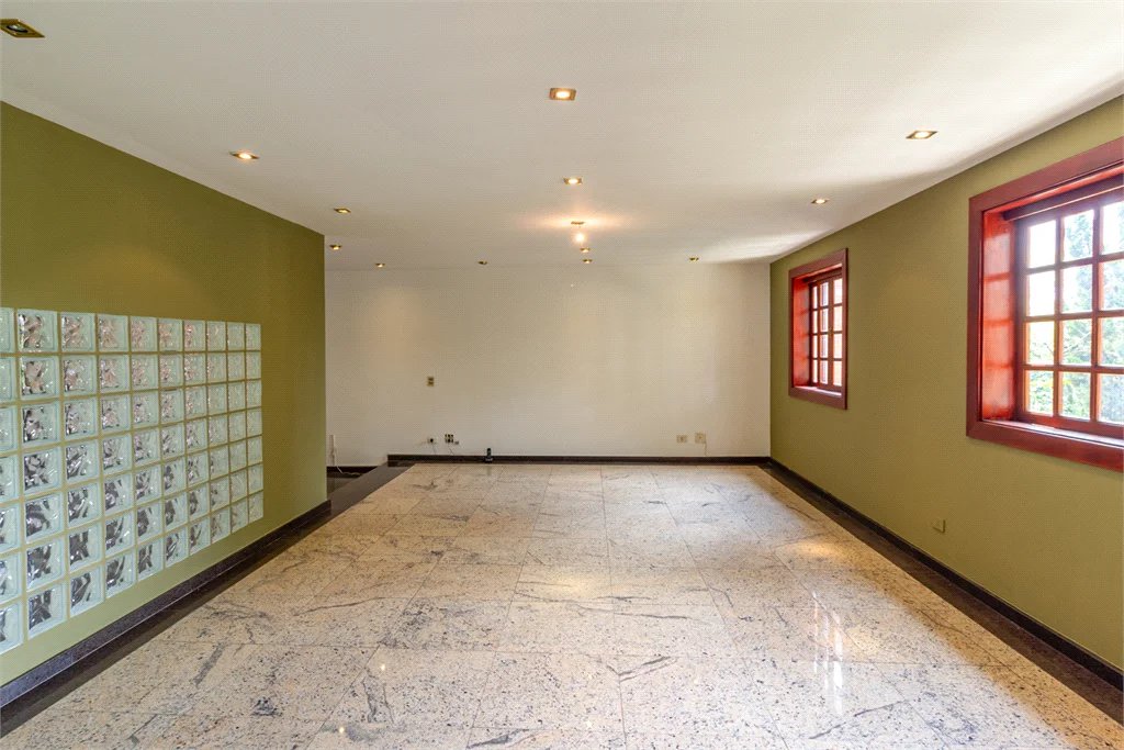 Casa à venda com 4 quartos, sendo 3 suítes,  no condomínio Vila das Flores, São Paulo - SP