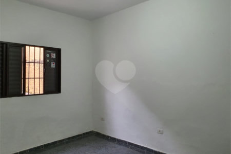 Sobrado à venda com 4 quartos, sendo 1 suíte,  em Parque Vitória, São Paulo, SP