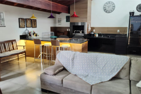 Casa à venda com 3 quartos, sendo 1 suíte, no Centro, Araraquara, SP