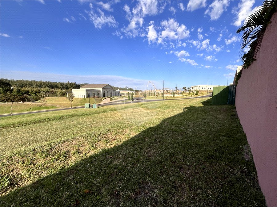 Terreno à venda no condomínio Villa dos Pinheiros, Indaiatuba - SP