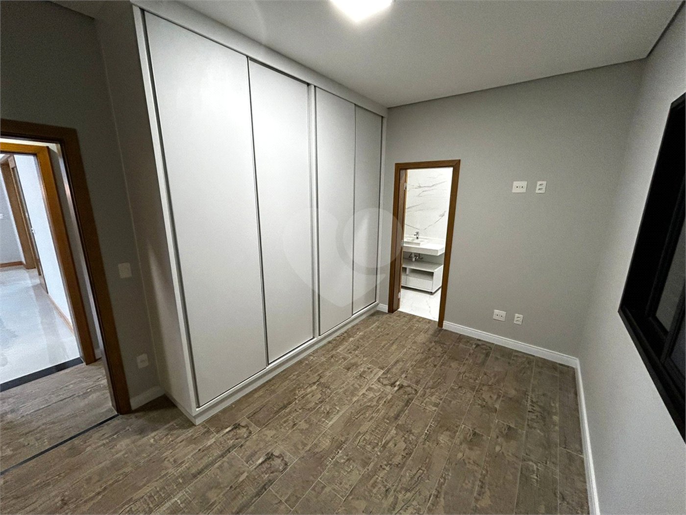 Casa para venda no condomínio de alto padrão Damha III,