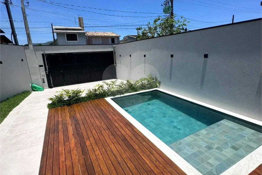 Sobrado à venda com 4 suítes em Juquehy, São Sebastião, SP