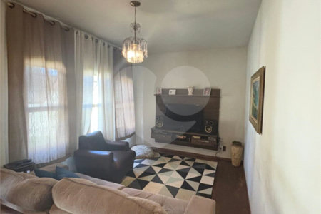 Casa à venda com 3 quartos, sendo 1 suíte, em Parque Laranjeiras, Araraquara, SP