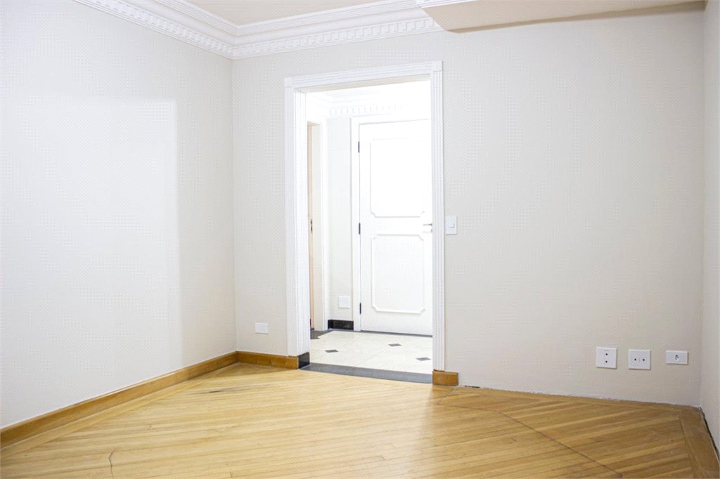 Apartamento à venda com 3 suítes em Jardim Londrina, São Paulo, SP