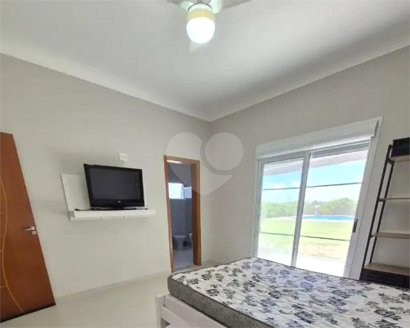 Casa à venda com 3 suítes no condomínio Chácaras Arumã, Sarapuí - SP