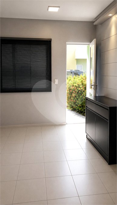 Casa à venda com 3 quartos, sendo 1 suíte,  no condomínio Maison Vert, Várzea Grande - MT