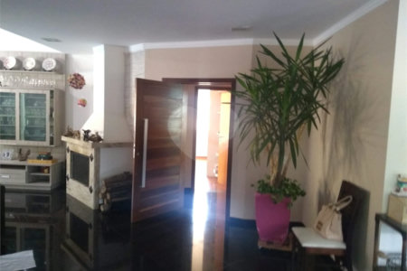 Casa à venda com 4 quartos, sendo 3 suítes, em Jardim Estância Brasil, Atibaia, SP