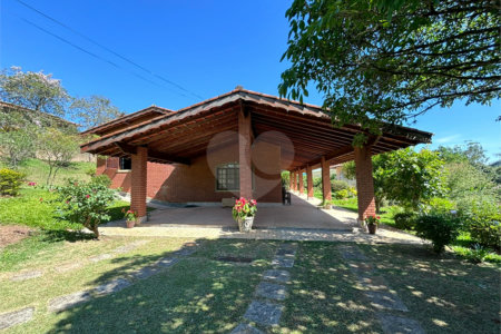 Casa Térrea à venda com 4 quartos, sendo 2 suítes, em Alpes D'Ouro, Bom Jesus dos Perdões, SP
