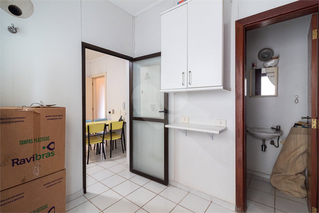 Casa à venda com 4 quartos, sendo 2 suítes,  no condomínio Vila das Flores, São Paulo - SP
