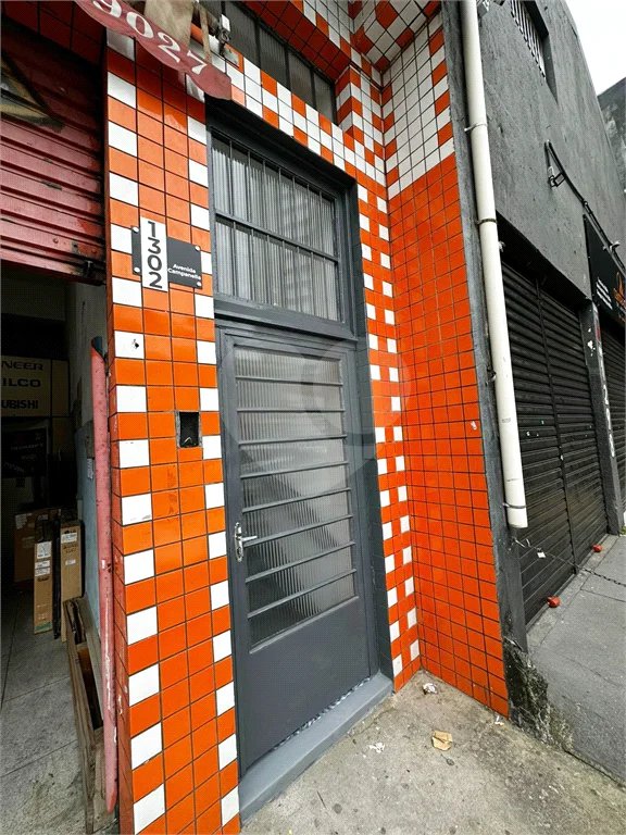 Galpão com 250m² , 4 vagas , para locação em Itaquera.