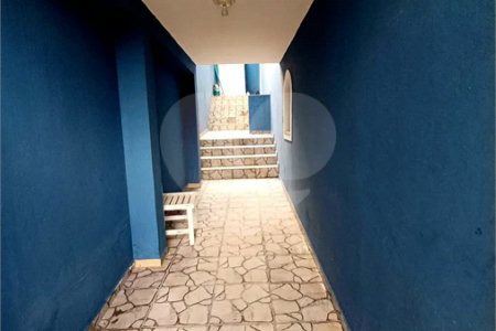 Casa à venda em Atibaia com 5 dormitórios (1 suíte), piscina e área gourmet, 2 vagas garagem, avalia permuta e financiamento