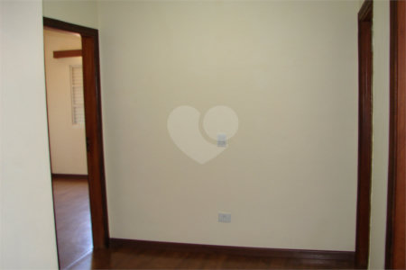 Casa à venda com 3 quartos, sendo 1 suíte, no condomínio Estância Marambaia, Vinhedo - SP