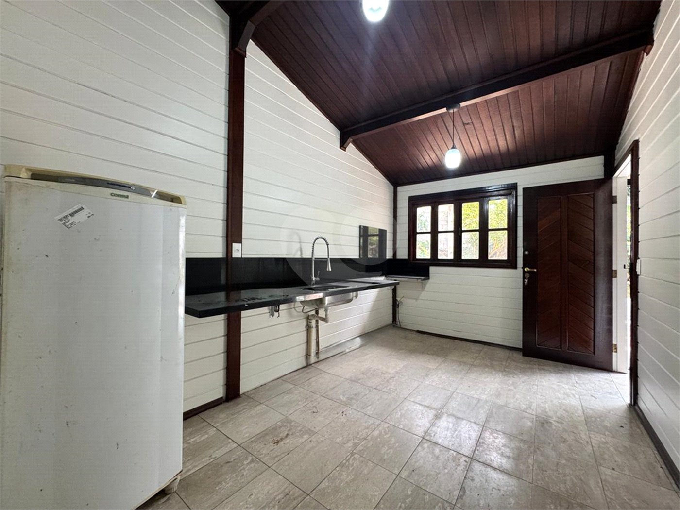 Casa à venda com 5 quartos, sendo 2 suítes, no condomínio Sausalito, Mairiporã - SP